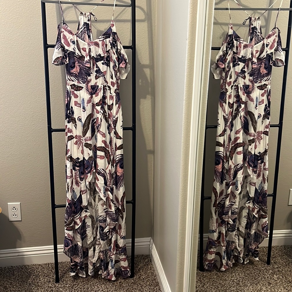 Cute maxi dress with off the shoulder ruffle sleeves